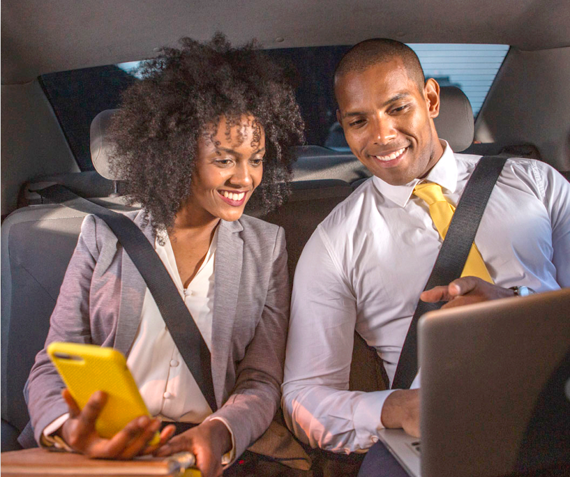 Imagem: Pessoas dentro do carro